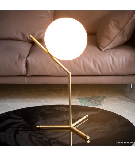 IC T TABLE LAMP